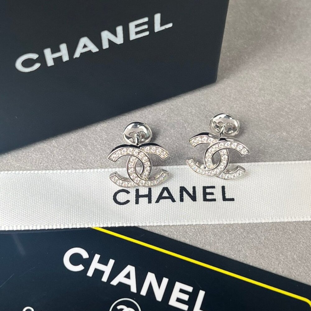 ✨✨Chanel earrings✨